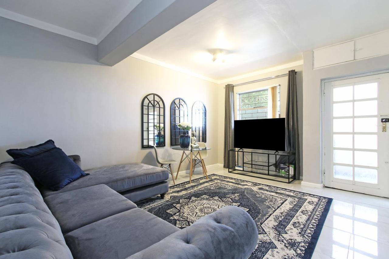 Nederburg, Sea Point, 2 Bed Apt - New Кейптаун Екстериор снимка
